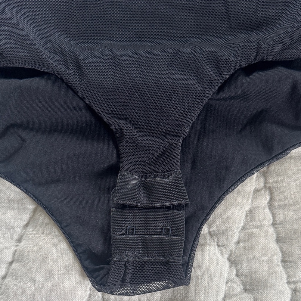 Chic Black Women's Bodysuit - Picture 4 of 6